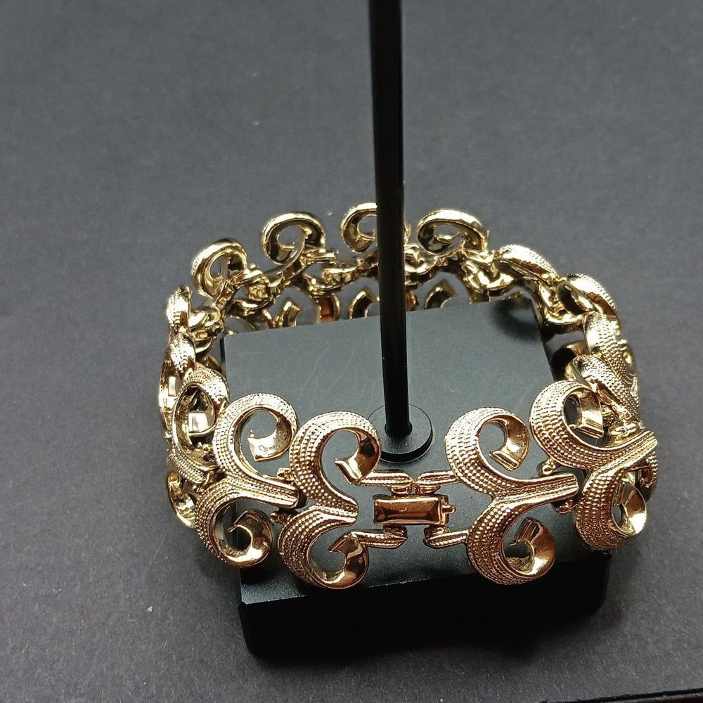 Kramer Vintage Swirl Link ĺ Goldtone Bracelet Excellent‎ Pre-Owned Condition